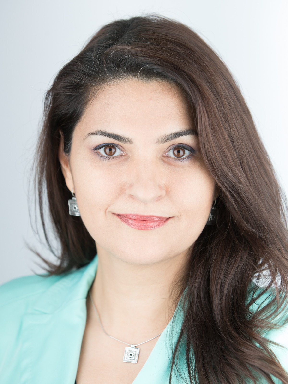 Portret Beatrice, consilier in dezvoltare personala